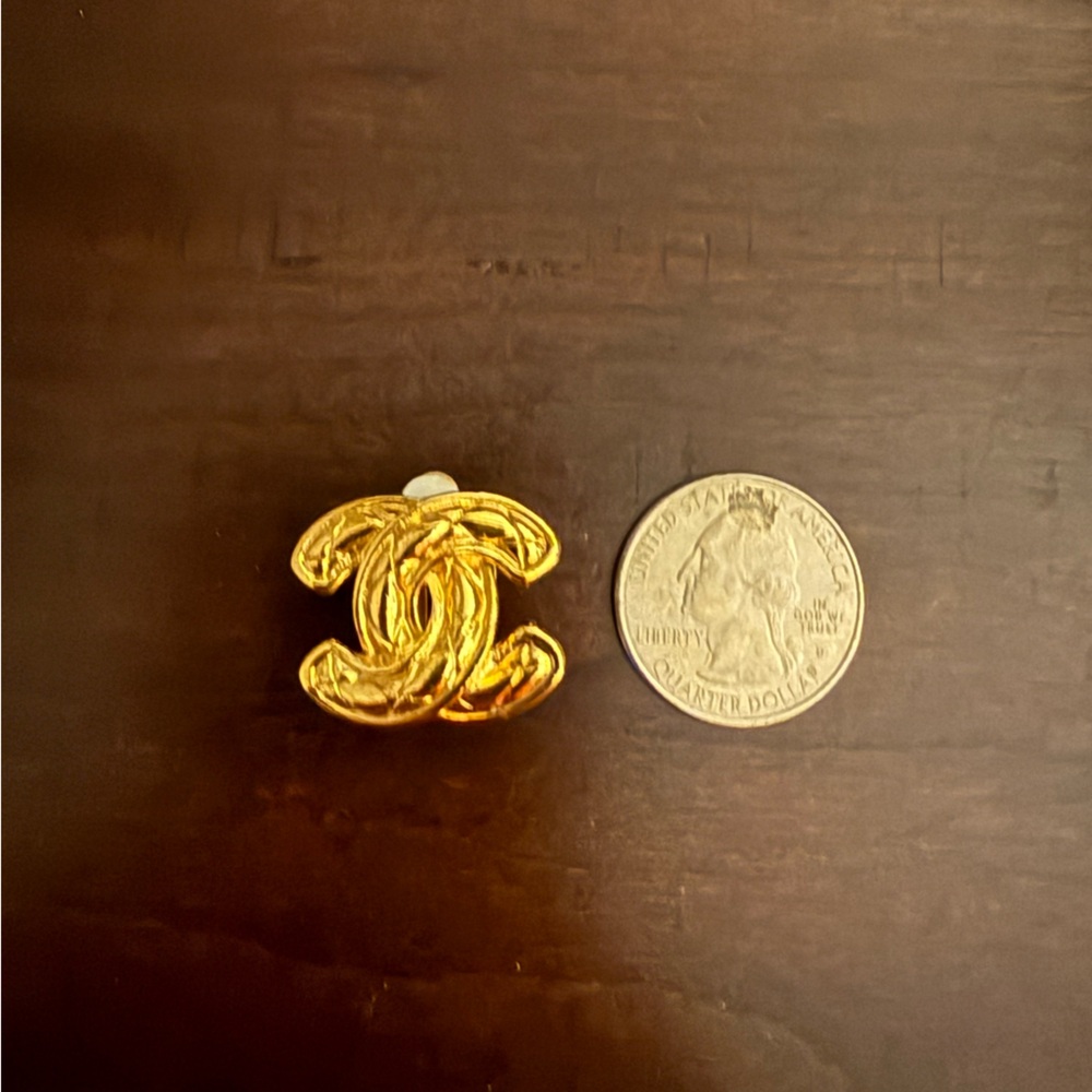 Vintage Chanel 18K gold clip on earrings - Picture 4 of 5